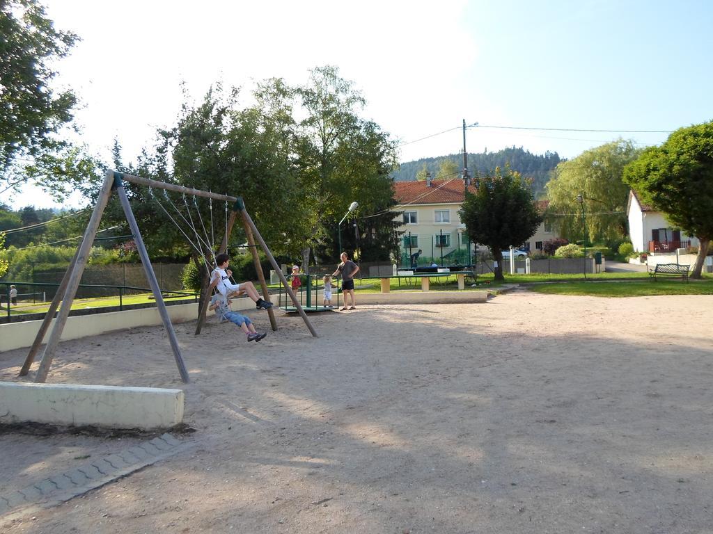 Camping Les Pinasses La Chapelle  Exterior photo